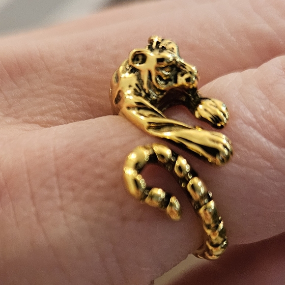 NEW Gold-Tone Tiger Wrap Ring - Size 7 & adjustable - Picture 5 of 10